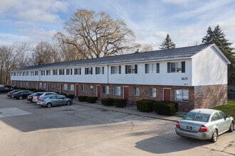 Michigan Edgewood in Mt. Pleasant, MI - Building Photo - Building Photo