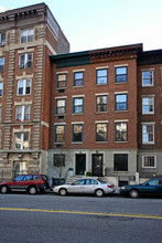 337-339 W 70th St in New York, NY - Foto de edificio - Building Photo