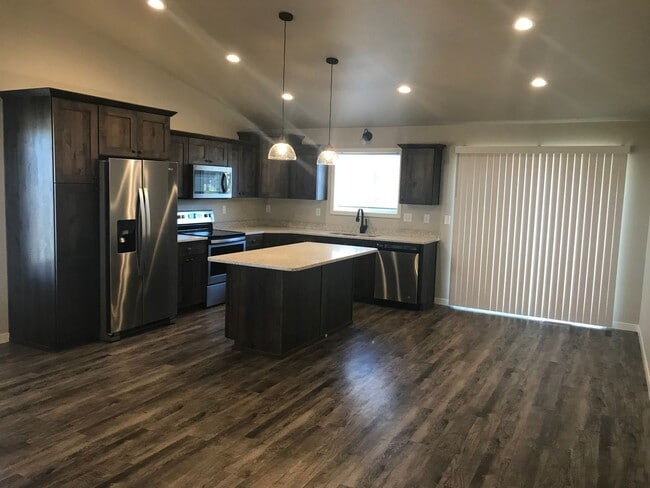 5856 Deb Dr W in West Fargo, ND - Building Photo - Building Photo