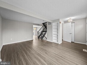 10110 Shelldrake Cir in Damascus, MD - Building Photo - Building Photo