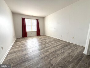 607 Covington Ct in Washington Township, NJ - Building Photo - Building Photo