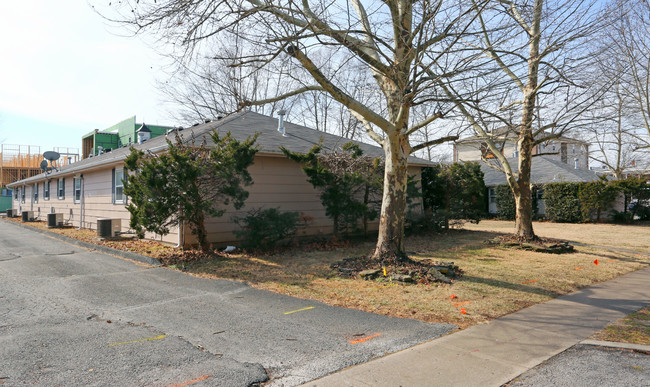 Madison Apartments in Springfield, MO - Building Photo - Building Photo