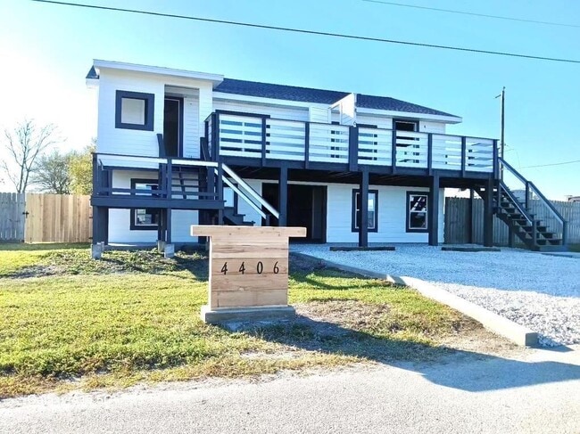4406 Helen St in Hitchcock, TX - Building Photo - Building Photo