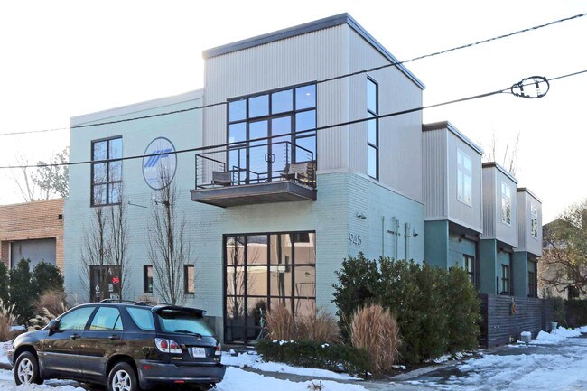 945 Woodrow Ave
