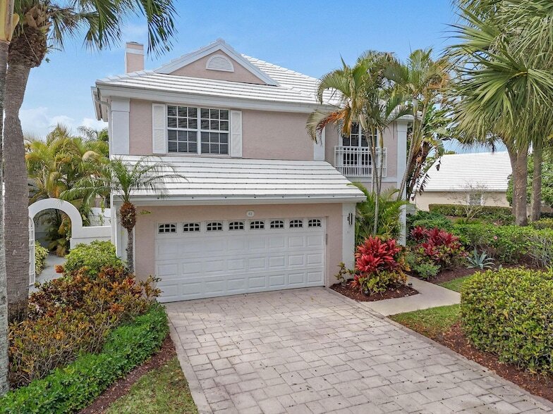 61 Dorchester Cir in Palm Beach Gardens, FL - Building Photo