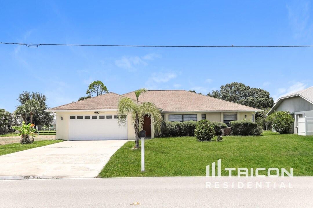 26042 Deep Creek Blvd in Punta Gorda, FL - Building Photo