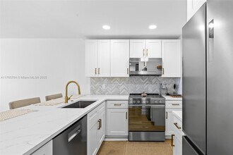 301 N Ocean Blvd in Pompano Beach, FL - Building Photo - Building Photo
