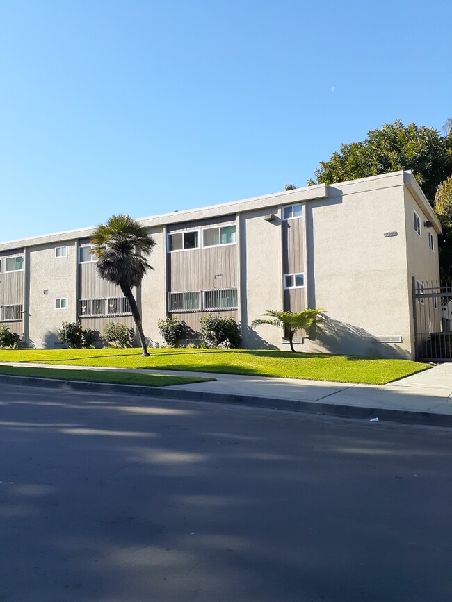 Gibraltar Apartments in Los Angeles, CA - Foto de edificio - Building Photo