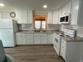 1 Lakeview Dr in Gladwin, MI - Building Photo