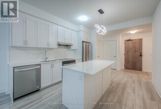 1035-1035 Southdown Rd in Mississauga, ON - Building Photo - Building Photo