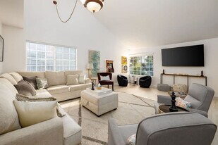 12779 Calma Ct in San Diego, CA - Building Photo