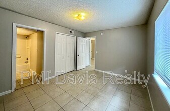 1845 Lindberg Dr in Jacksonville, FL - Building Photo - Building Photo