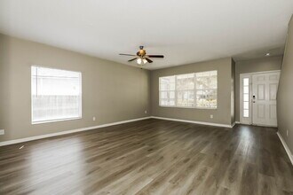3002 Summer Cruise Dr in Valrico, FL - Building Photo - Building Photo