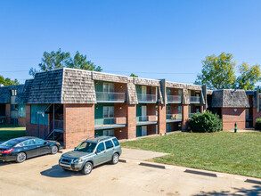 Heritage Ridge Apartments in Manhattan, KS - Building Photo - Building Photo