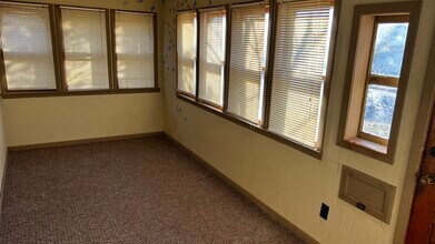 509 E Maple St, Unit 1st Floor Apartment in River Falls, WI - Building Photo - Building Photo