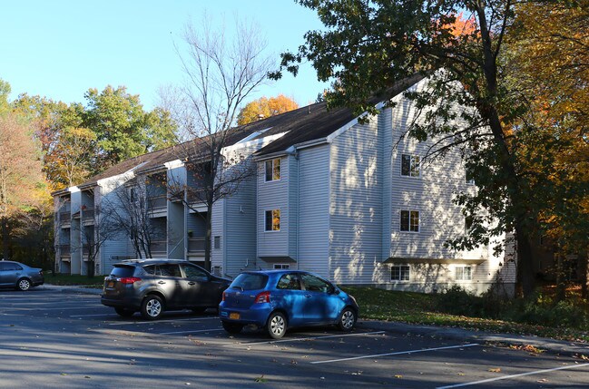 Fox Run Apartments in Clifton Park, NY - Building Photo - Building Photo