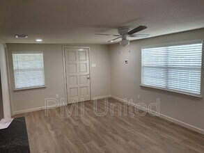 1100 E Hickory St in Denton, TX - Building Photo - Building Photo