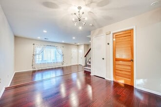 1224 Thomas Ave in North Brunswick, NJ - Foto de edificio - Building Photo