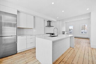 31 Pleasant St, Unit 3 in Boston, MA - Foto de edificio - Building Photo