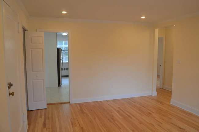 50 Alton Pl, Unit 1 in Brookline, MA - Building Photo - Building Photo