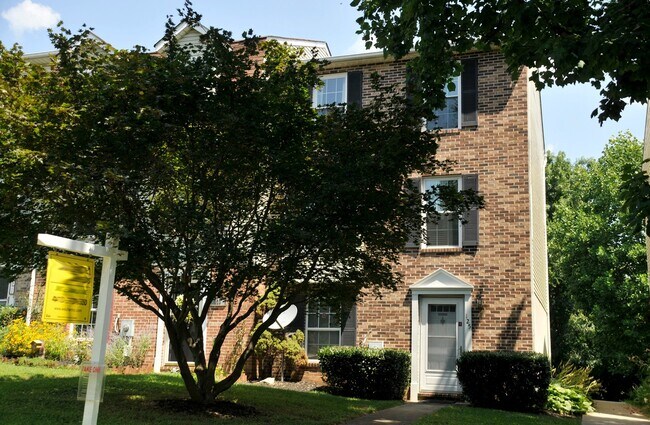 property at 125 N Towne Ct