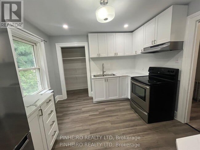 611 Talbot St in London, ON - Building Photo - Building Photo