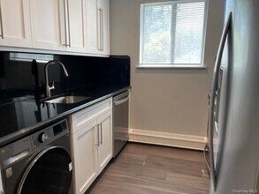 11 S Saxon Ave in Bay Shore, NY - Building Photo - Building Photo