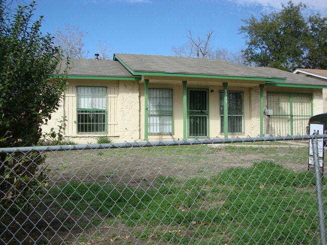 8715 Yellow Knife St in San Antonio, TX - Building Photo - Building Photo