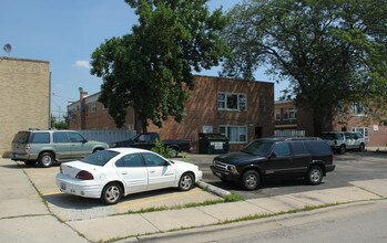 10524 Crown Rd in Franklin Park, IL - Foto de edificio - Building Photo