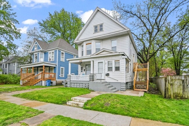 property at 720 W Edwards St