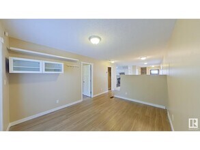 153 Kiniski Crescent NW in Edmonton, AB - Building Photo - Building Photo