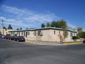 UNM 10-Plex in Albuquerque, NM - Building Photo - Building Photo