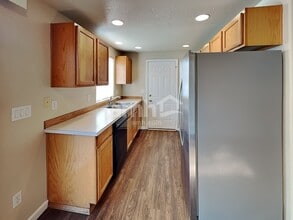 1774 Cherrybloom Ct SE in Salem, OR - Foto de edificio - Building Photo