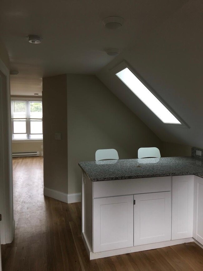 343 Beacon St, Unit 3 in Somerville, MA - Foto de edificio - Building Photo