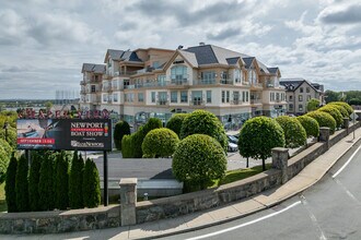 2000 Chapel View Blvd in Cranston, RI - Building Photo - Building Photo