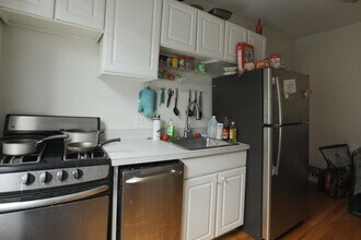 839 W Newport Ave, Unit J01P in Chicago, IL - Building Photo - Building Photo