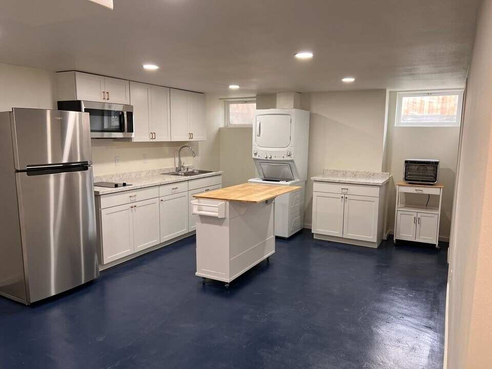 841 Red Apple Rd in Wenatchee, WA - Building Photo