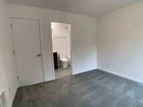 13735 35th Ave NE in Seattle, WA - Building Photo - Building Photo