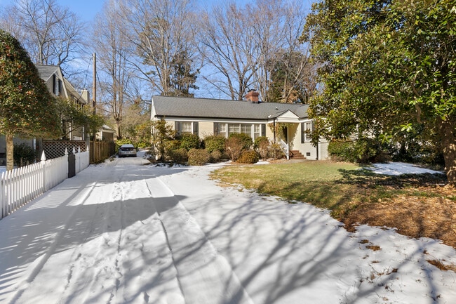 221 W Avondale Dr in Greensboro, NC - Building Photo - Building Photo