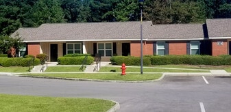 River Run Apartments in Brewton, AL - Building Photo