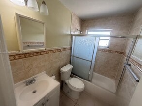 17530 NW 68th Ave in Hialeah, FL - Building Photo - Building Photo