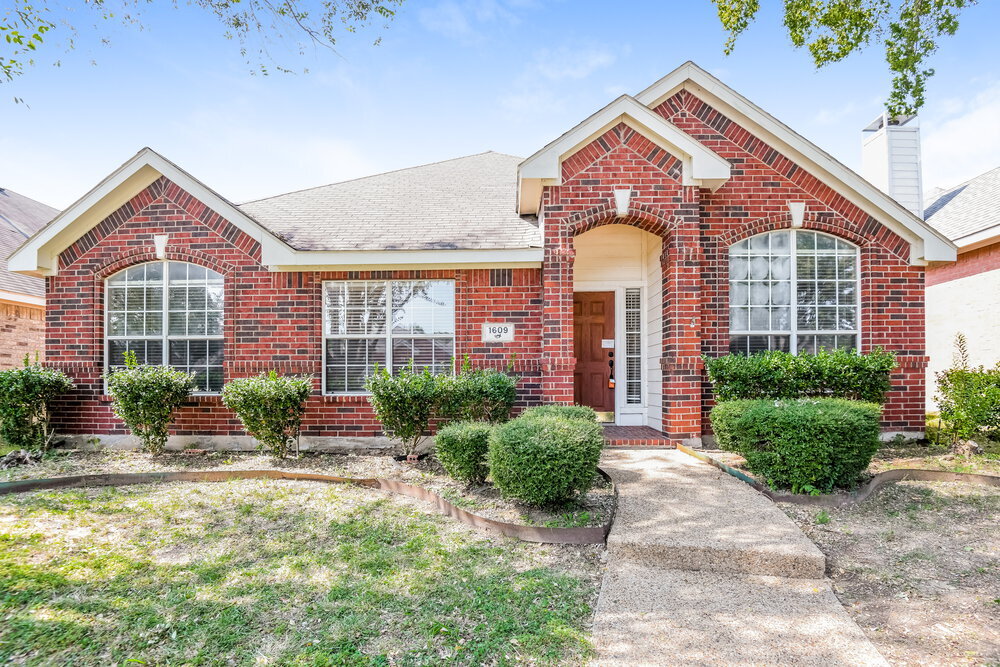 1609 Lone Hollow Ct in Garland, TX - Foto de edificio