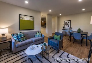 757 Highland Ave, Unit 223N in Needham, MA - Foto de edificio - Building Photo