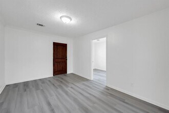 214 N Hagerman St in Houston, TX - Building Photo - Building Photo
