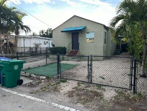 920 NW 22nd Ct in Miami, FL - Building Photo - Building Photo
