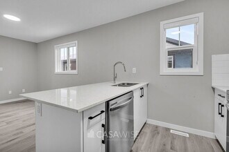 6220 Hampton Gray Ave in Edmonton, AB - Building Photo - Building Photo