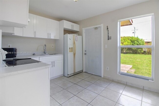 11332 SW 207th Dr, Unit 1 in Miami, FL - Building Photo - Building Photo
