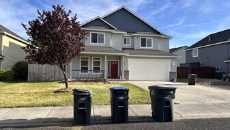 540 S Glenmoor Dr in Moses Lake, WA - Building Photo