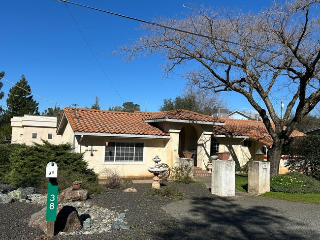 38 Wahoo Ave in Oroville, CA - Building Photo - Building Photo