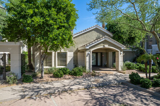 The Carlyle Apartment Homes in Phoenix, AZ - Building Photo - Building Photo